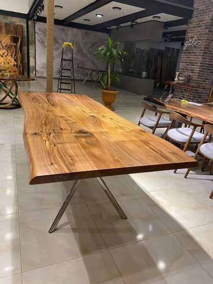 Walnut Table Btc 1167