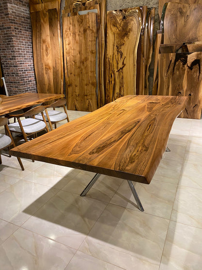 Walnut Table Btc 1167