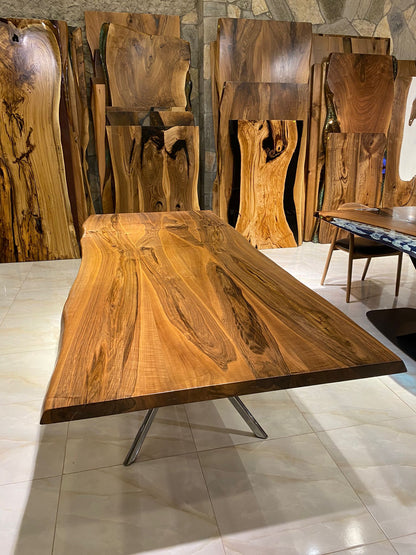 Walnut Table Btc 1167