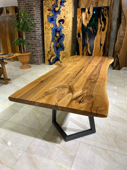 Walnut Table Btc 1181