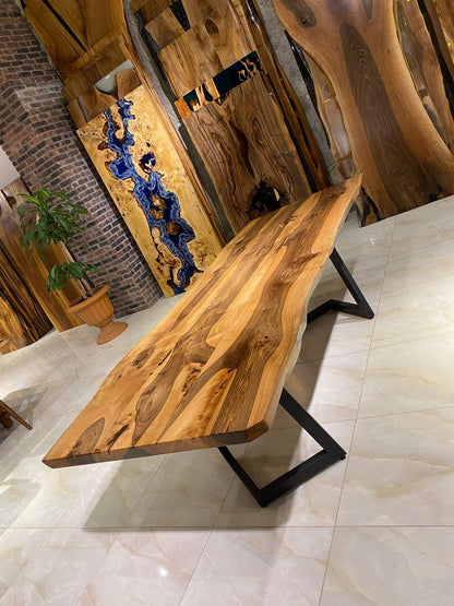 Walnut Table Btc 1184