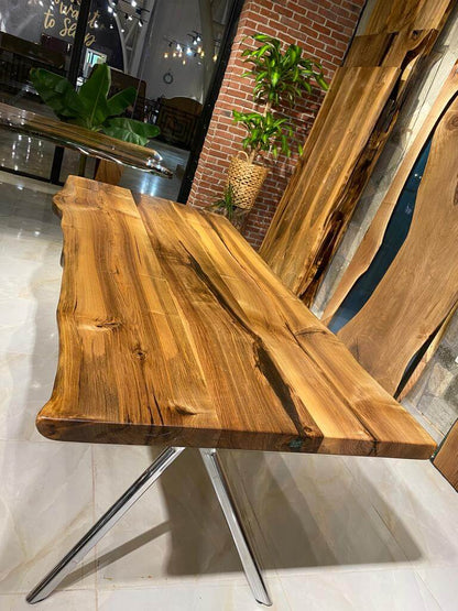 Walnut Table Btc 985