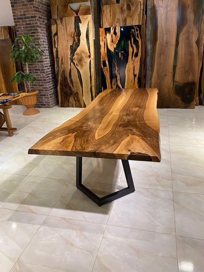 Walnut Table Btc 1182