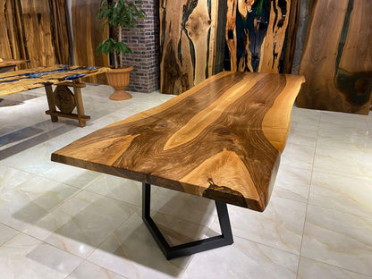 Walnut Table Btc 1182