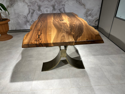 Walnut Table Btc 1152