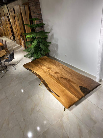 Walnut Table Btc 872