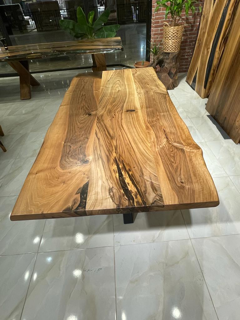 Walnut Table Btc 1027