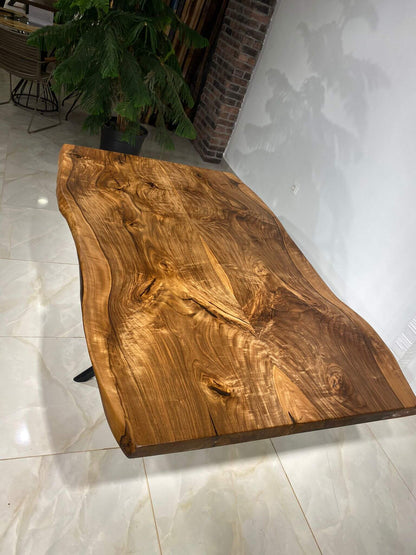 Walnut Table Btc 1006