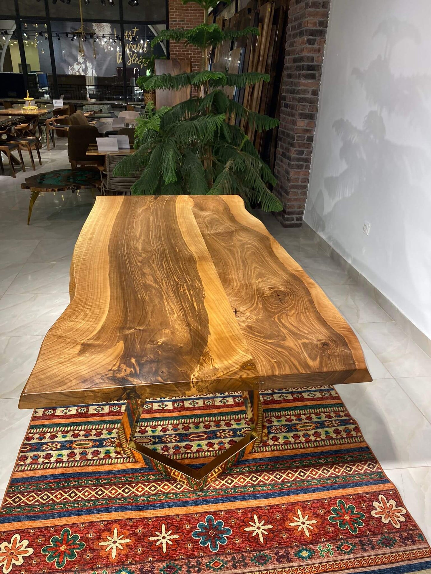 Walnut Table Btc 1044