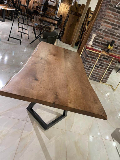 Walnut Table Btc 1092