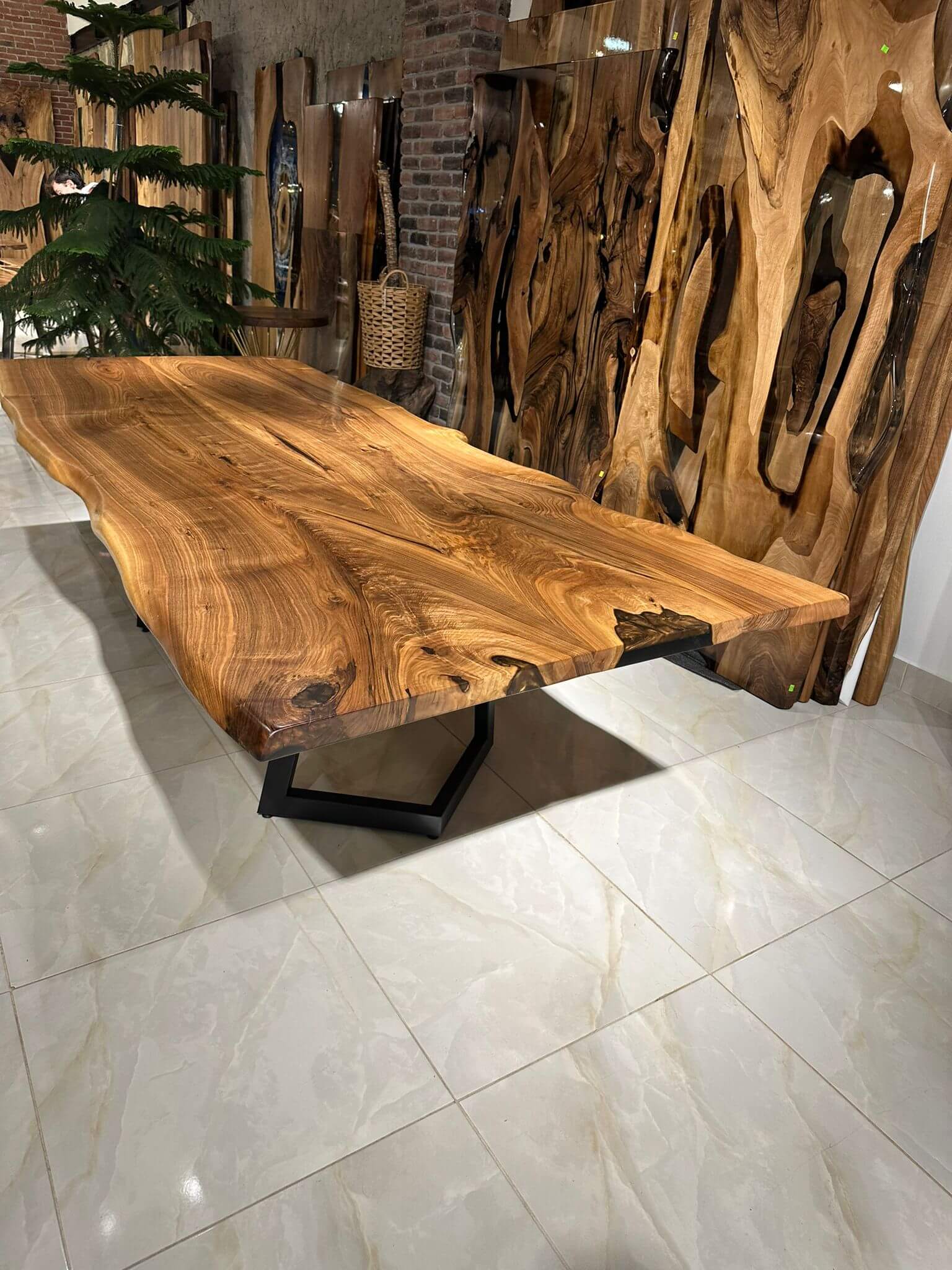 Walnut Table Btc 1132