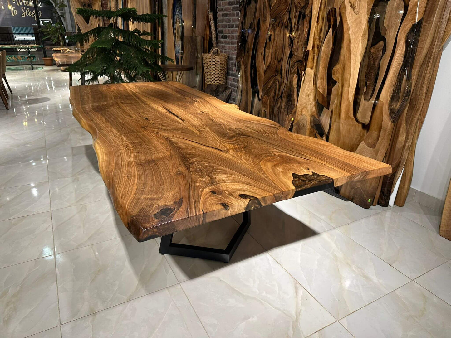 Walnut Table Btc 1132