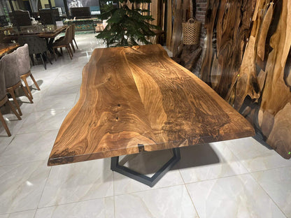 Walnut Table Btc 1137