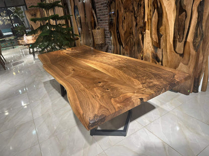 Walnut Table Btc 1137