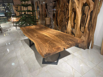 Walnut Table Btc 1137