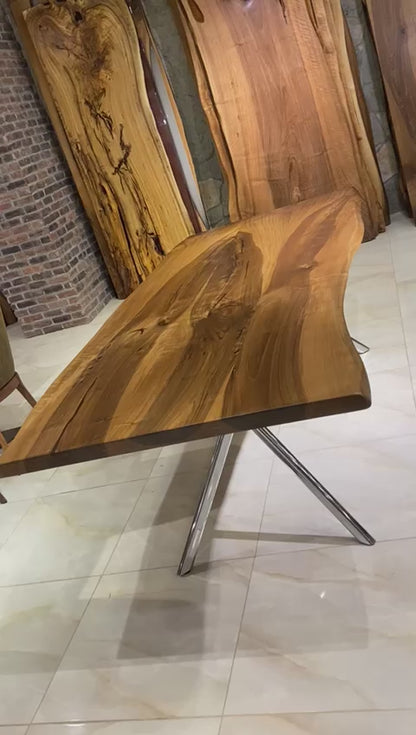 Walnut Table Btc 1158