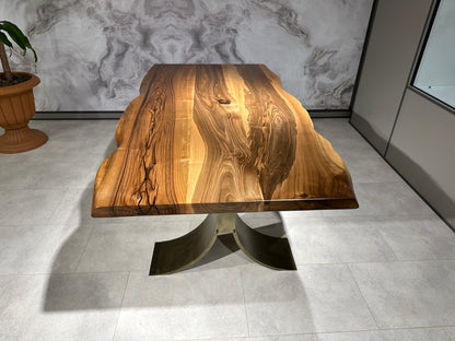 Walnut Table Btc 1152